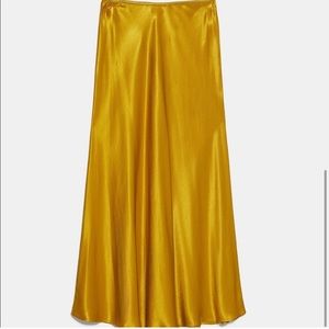 SATIN EFFECT SKIRT